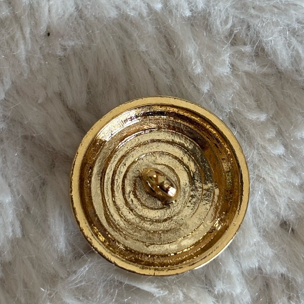 St John single button - Picture 2 of 2